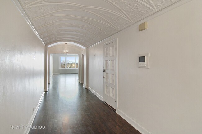 Building Photo - 2130 N Lincoln Park W
