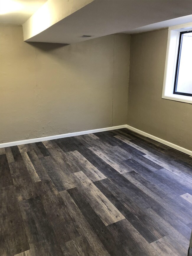 Building Photo - 1256 N Country Acres Ave