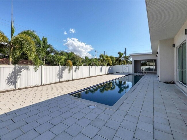 Building Photo - 4524 Riverwood Ave