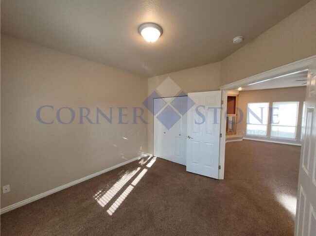 Building Photo - Wonderful Home Near GolfView Golf Course!