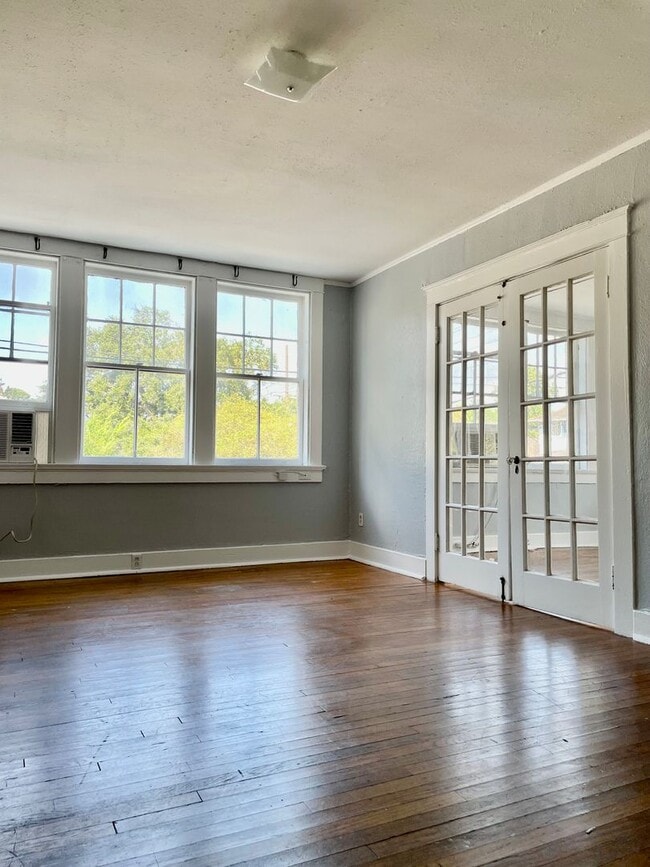 Building Photo - 2bd/1ba Conveniently Next to Loyola and Tu...