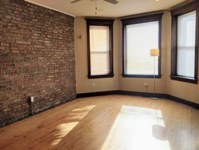 Building Photo - 2230 W Augusta Blvd