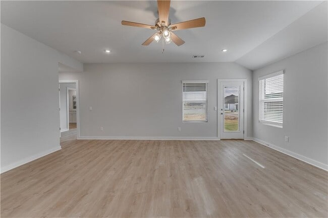 Building Photo - 4695 W Aurora St