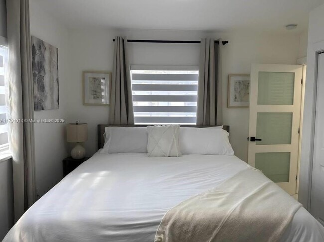 Building Photo - 3 bedroom in Miami FL 33150