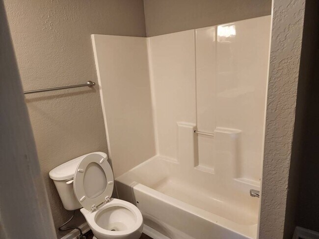 Building Photo - Maryville 37804 -3 bedroom, 2 bath - call Tom Parry 865-607-3649