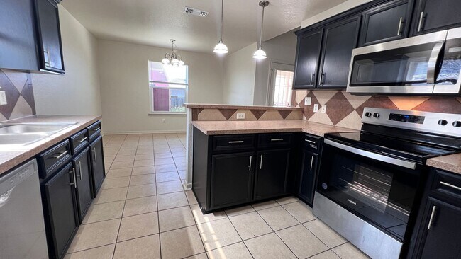 Building Photo - Newly Remodeled 4 Br 2 Bath off Stan Schlu...