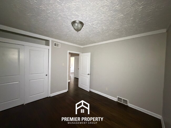 Building Photo - Spacious 3BR Memphis Home w/ Hardwood Floors, Open Kitchen & Fenced Yard