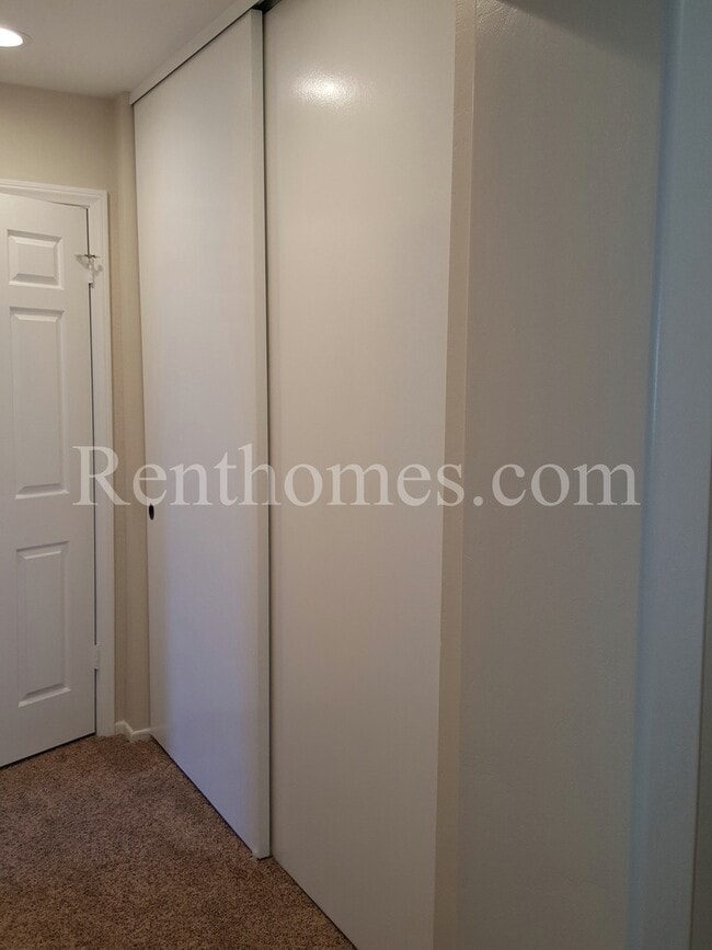 Building Photo - 9929 Via De Oro