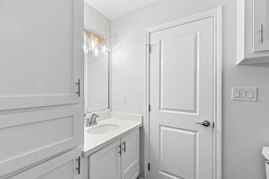 Building Photo - 664 Marrs Ave