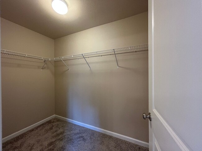 Building Photo - Gorgeous 4 Bed, 2.5 Bath Tuscany Home!