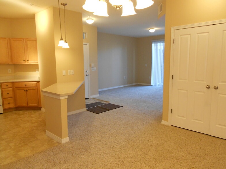 Building Photo - 2450 Windrow Dr