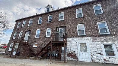 Building Photo - 21-27 West St.