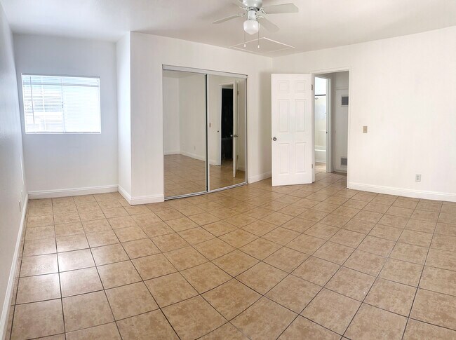 Large spacious bed room with tons of natural light - 240 E Graham Ave