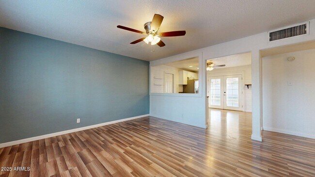 Building Photo - 830 E Orchid Ln