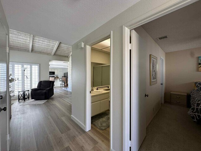 Building Photo - 2350 E Miramonte Cir