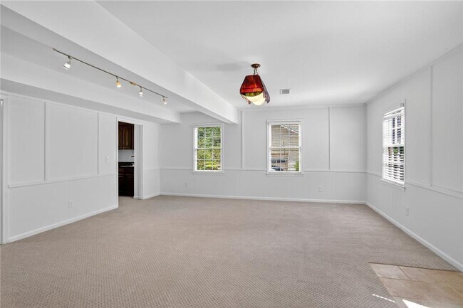Building Photo - 447 Cove Dr NE
