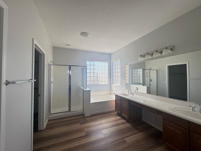 Building Photo - 4610 W Dunbar Dr