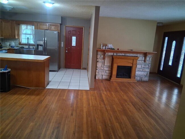 Building Photo - 7885 Van Buren St NE