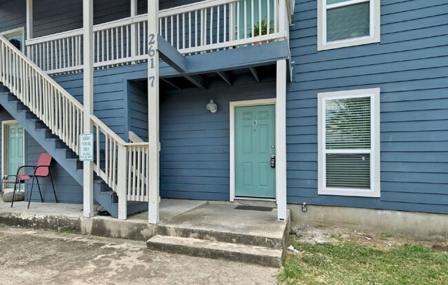 Building Photo - 2617 Ektom Dr