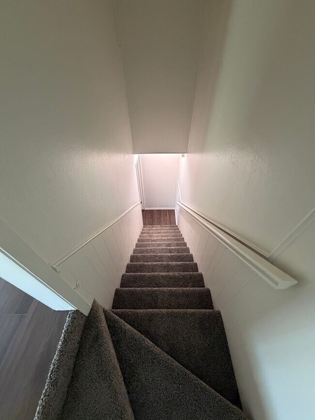 Building Photo - Spacious 4 Bed Home in Prime Claremore Location