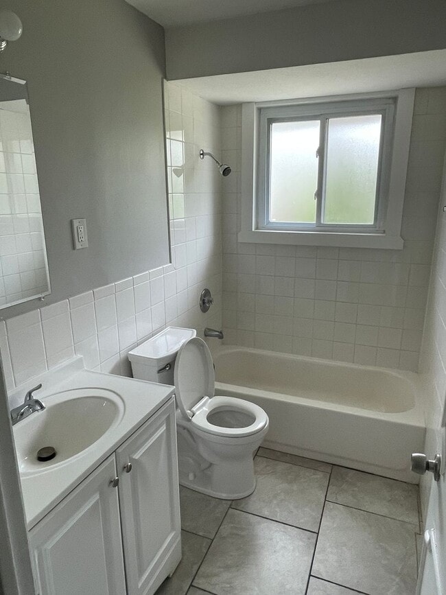 Building Photo - 3 Bedroom Modern Design Home for Rent