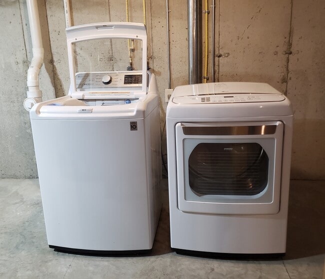 Building Photo - 3718 Stonebridge Dr