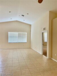 Building Photo - 2132 Par Dr
