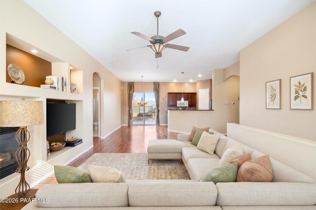 Building Photo - 6760 E Sandhurst Dr