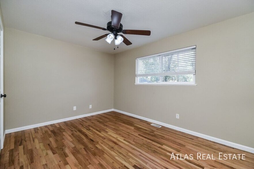Building Photo - 612 Zion Dr