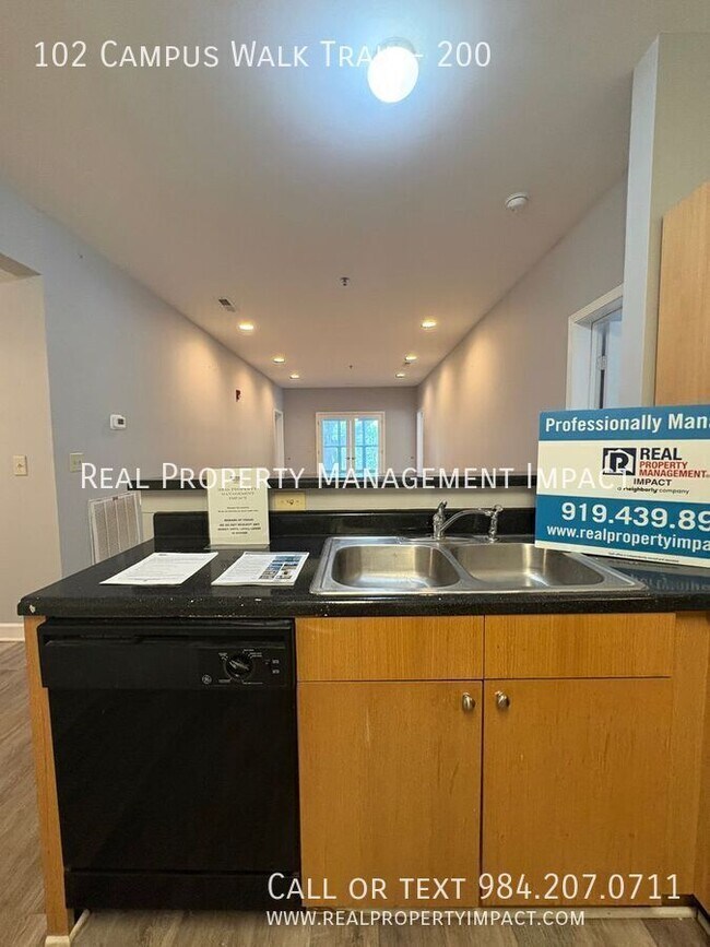 Building Photo - 102 Campus Walk Trl