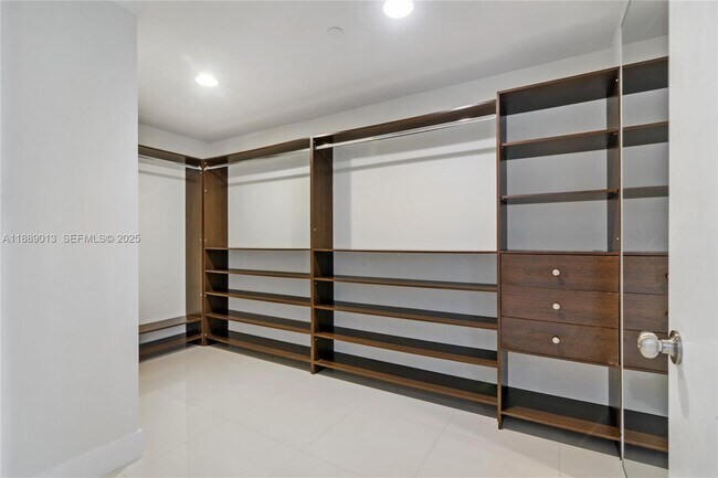 Building Photo - 2950 NE 188th St