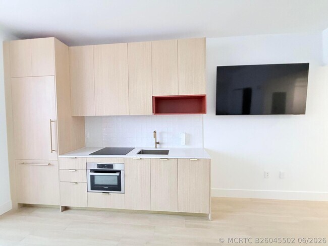 Building Photo - 90 NE 32nd St