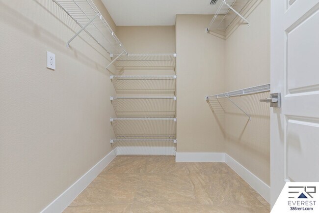Building Photo - 1 Zaftig Ct
