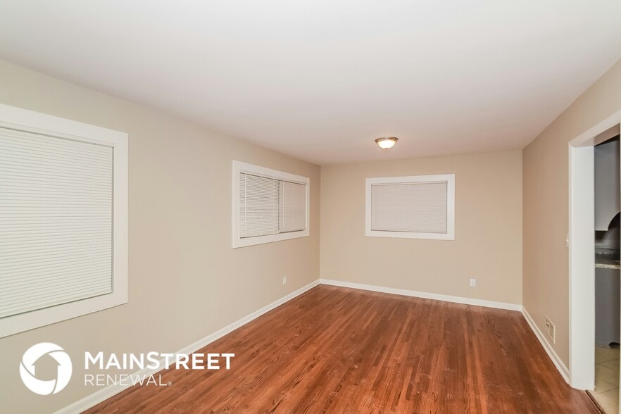 Building Photo - 428 18th Ct NW