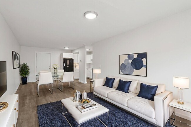 Building Photo - 1045 River St