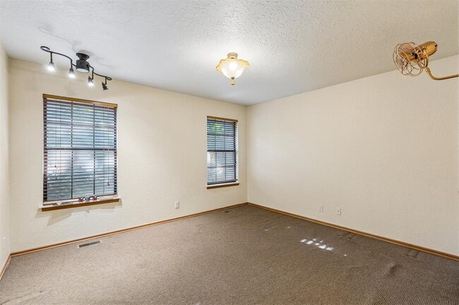 Building Photo - 1820 Chelsea Dr