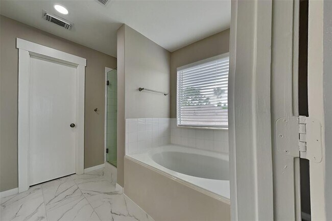 Building Photo - 2506 Buckminster Dr