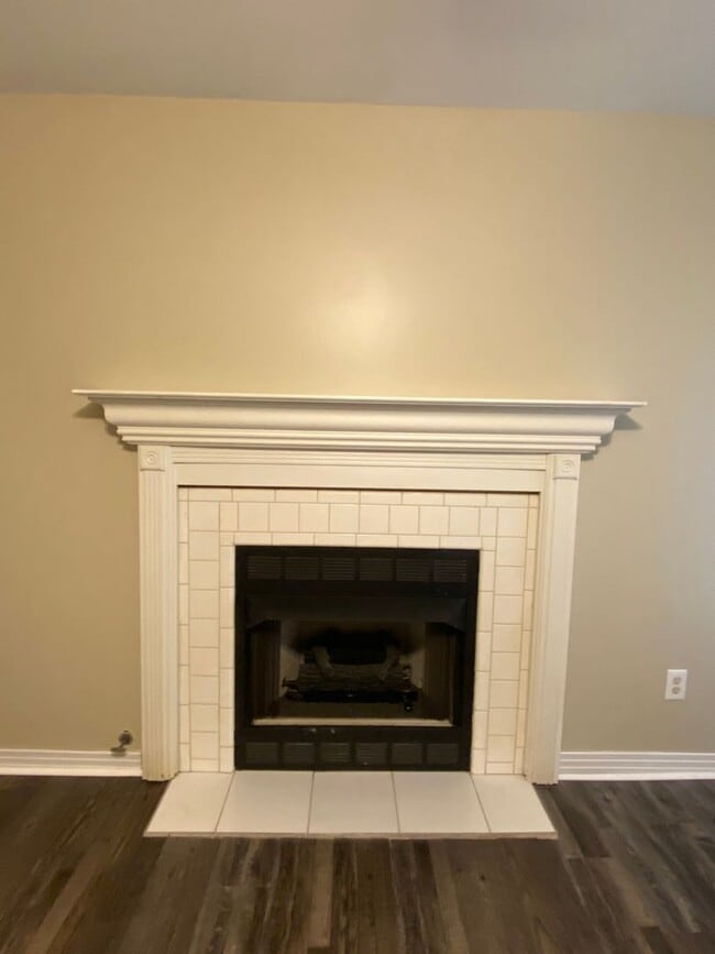 Building Photo - Renovated One Level 2 Bedroom / 2 Bathroom...