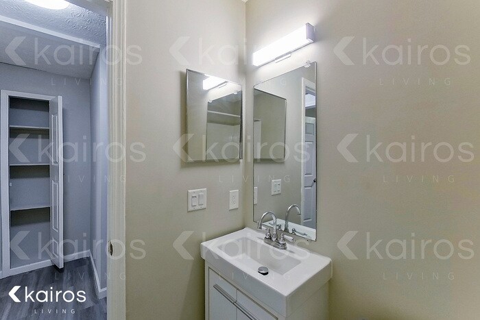 Building Photo - 7101 Reynolds Crossing Dr