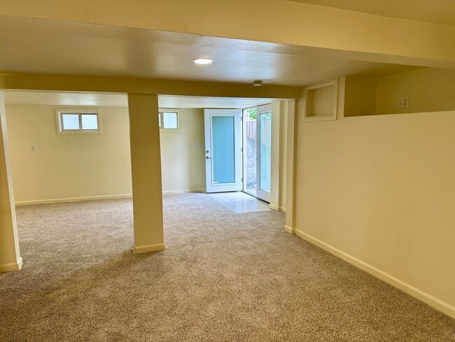 Building Photo - Charming 2-Bedroom, 2- bathroom Home with Bonus Space & Prime Shoreline Location