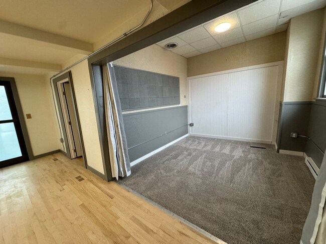 Building Photo - 2nd &amp; Diamond