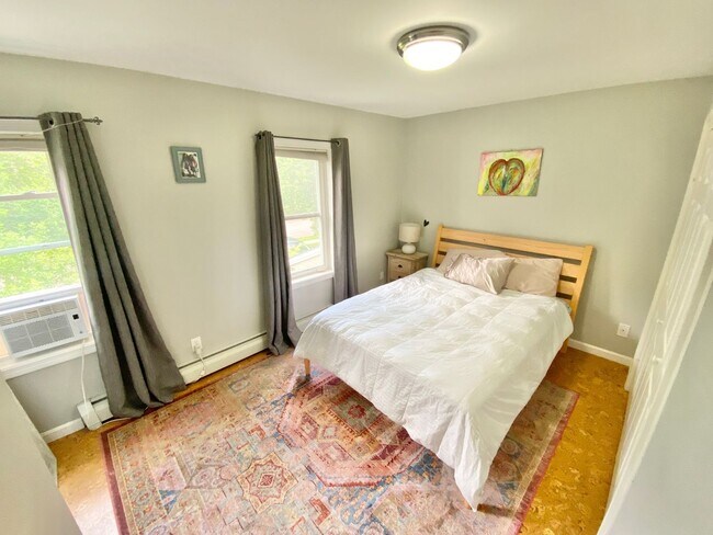 Building Photo - 3 Bedroom Home Colchester Available 8/15th!