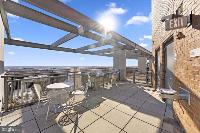 Building Photo - 1536 N Scott St