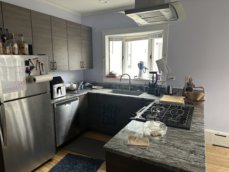 Building Photo - 2114 Maple Ave