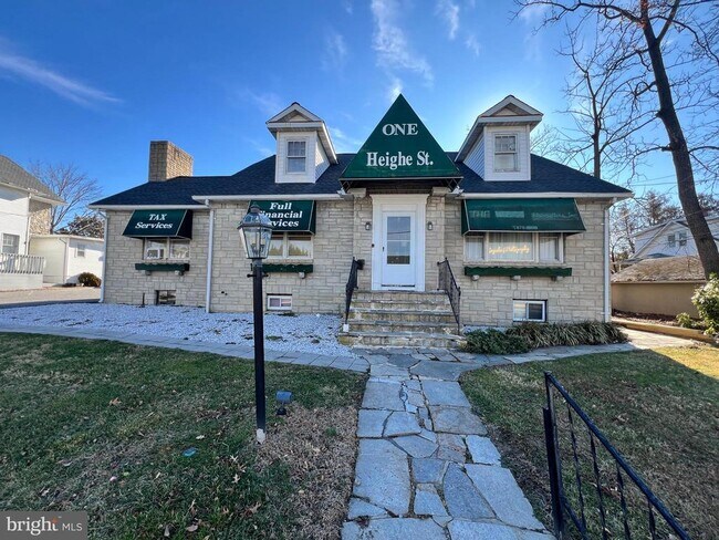 Building Photo - 1 Heighe St