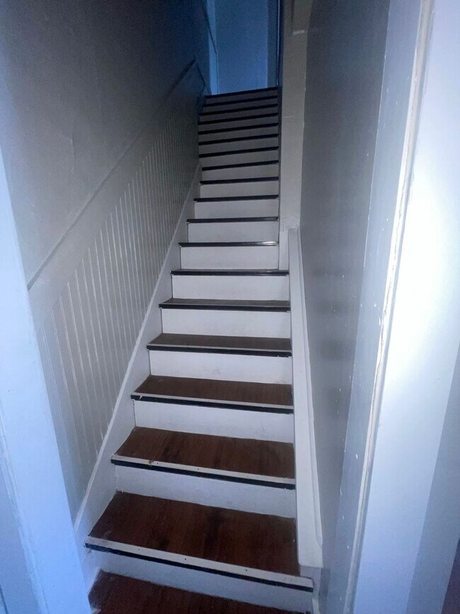 Building Photo - 301 E Memorial Dr