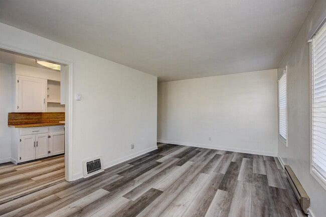 Building Photo - 1006 N 27th St