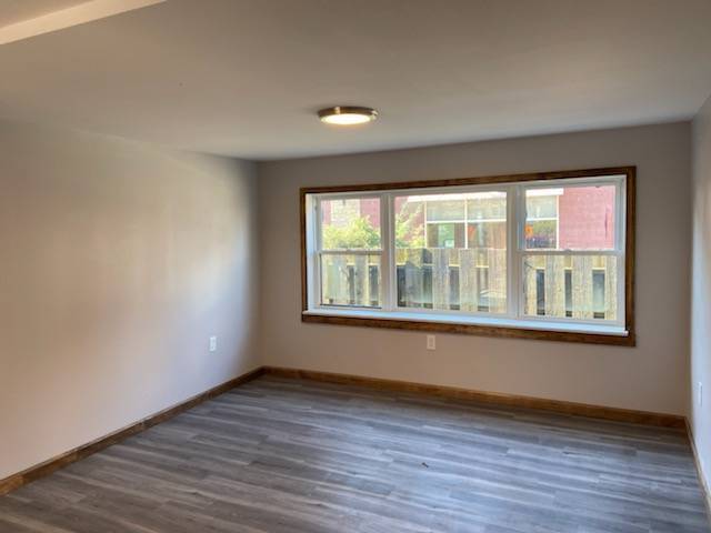 Building Photo - 15 S Long St