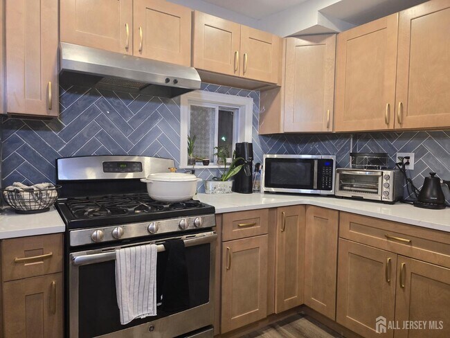 Building Photo - 83 John St