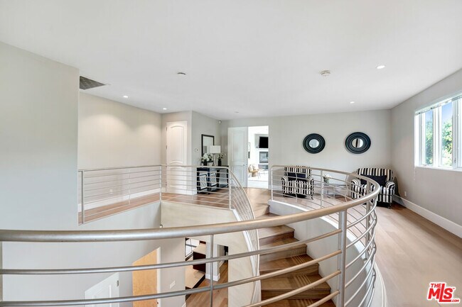 Building Photo - 841 N Crescent Heights Blvd